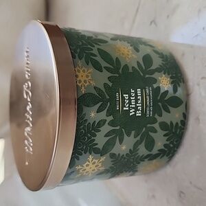 Bath & Body Works candle Iced Winter Balsam